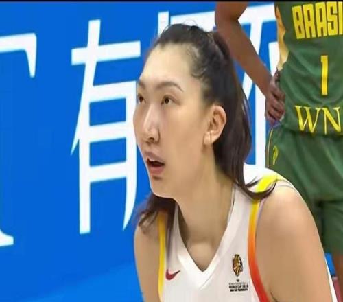 中國女籃8371戰(zhàn)勝巴西隊以4勝1負(fù)的成績晉級世界杯正賽