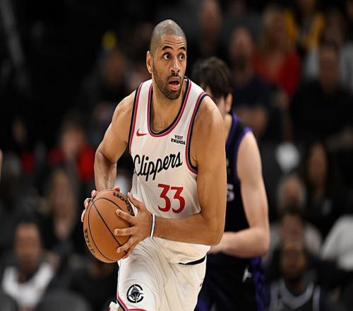 莫名其妙的安排，從任何角度快船都不應(yīng)該讓他留在輪換陣容中了