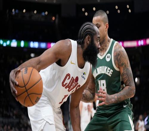 加盟后11勝4負(fù)，哈登點(diǎn)出取勝關(guān)鍵，莫布利要不要染個頭發(fā)