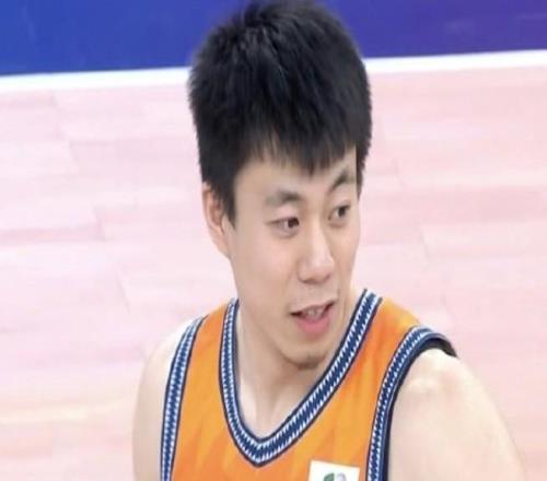 張鎮(zhèn)麟：連勝歸功于大家心態(tài)平穩(wěn)，戰(zhàn)山東要讓克里斯遠(yuǎn)離籃筐