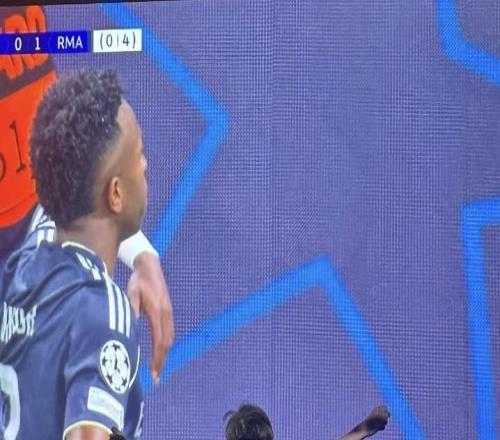 心系老東家，貝爾與兒子一同觀戰(zhàn)曼城vs皇馬并曬出兒子慶祝照