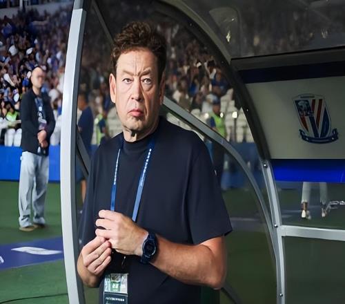 申花隊(duì)長(zhǎng)退役后完成轉(zhuǎn)型！如今成中乙球隊(duì)新帥，還引進(jìn)兩條大魚(yú)