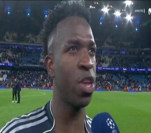 回应曼城球迷嘲讽维尼修斯：足球好就好在总会有机会