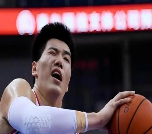 單場(chǎng)12板8板3帽！2.10米失意國(guó)手內(nèi)線大爆發(fā)之前杜鋒未用好他