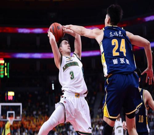 接班郭艾倫遼籃后衛(wèi)4場上雙，楊鳴看走眼，趙繼偉23分變成庫里