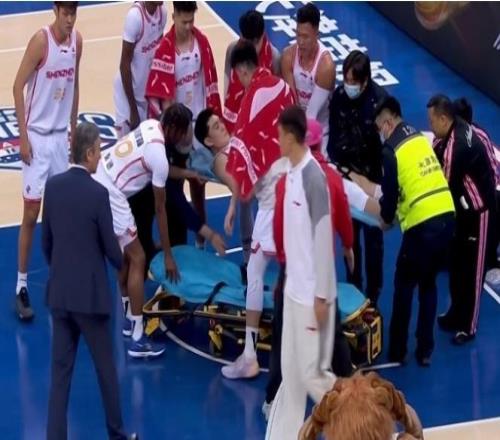 重傷！深圳18歲新星馮熙瑞首次首發對抗受傷已緊急送醫院檢查