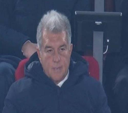 巴薩兩度被紐卡扳平，拉波爾塔在看臺悶悶不樂