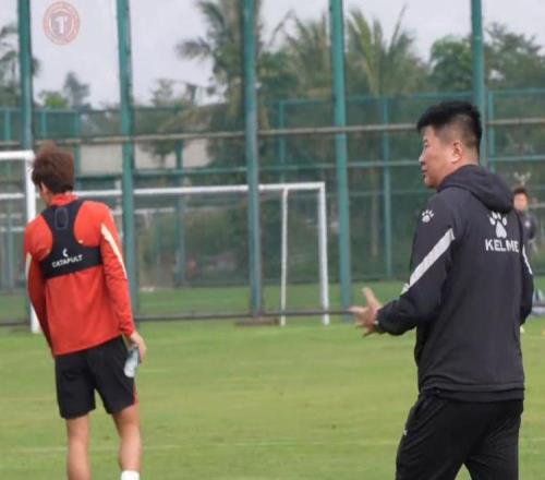 于根偉大羽硬剛！標王踢成笑話邦本腿坐麻了0進球兄弟誰開張