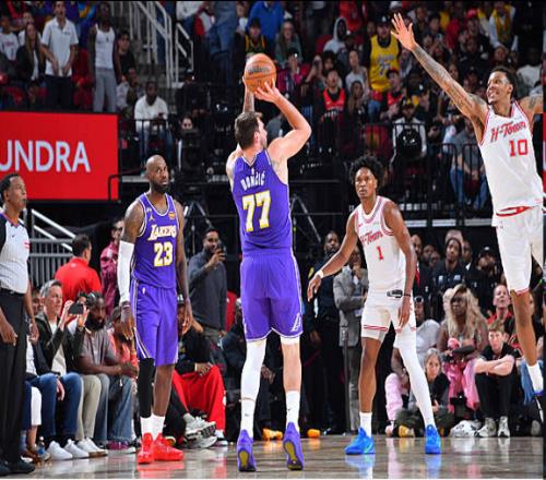 東契奇連中兩記決勝三分！鏡頭捕捉爆粗細(xì)節(jié)：我XX就干這事兒