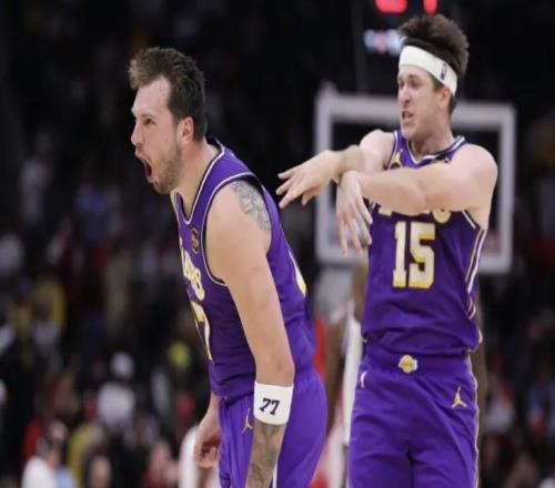 里夫斯：末節(jié)東契奇上演了教科書級的表演，全隊(duì)現(xiàn)在都很無私