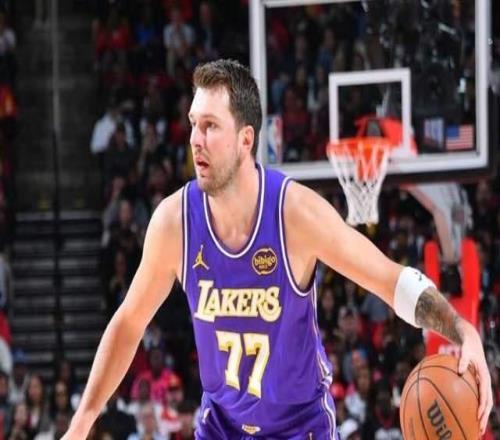 慘遭雙殺！東契奇轟40+10，杜蘭特沮喪發(fā)聲，但火箭結(jié)局已注定了