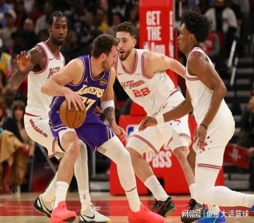 NBA最新排名出爐！湖人坐穩(wěn)第三，勇士掉第十，一隊給火箭送大禮