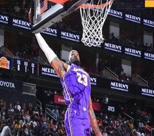 年齡只是數(shù)字，詹姆斯14中13高效砍30分，平筐炸扣夢回當年