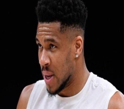 Shams：雄鹿希望字母哥放棄本賽季好好養(yǎng)傷，但遭到球員拒絕