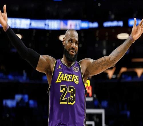 14投13中！詹姆斯30分夢(mèng)回巔峰！湖人雙殺火箭，盧卡40分9板10助