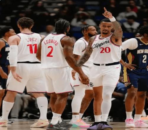 小卡25分難救主！快船18分領先遭逆轉(zhuǎn)，隊友又把他“晾”了