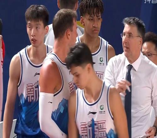 新疆男籃簽下第八名外援，身高1米88雙能衛(wèi)，NBA發(fā)展聯(lián)盟場(chǎng)均17+4