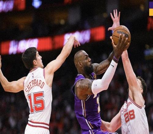 天神下凡！詹姆斯14中13轟30分！東契奇打爆火箭，杜蘭特又低迷