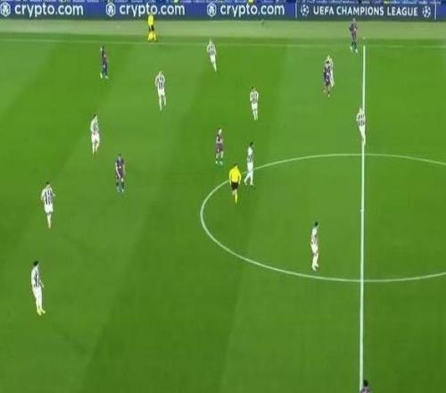 何意味在26落后的情況下，紐卡派上博特曼改打五后衛(wèi)