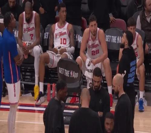 輸球不要緊，火箭內(nèi)部已經(jīng)出現(xiàn)球員不和現(xiàn)象，他們相互不待見(jiàn)