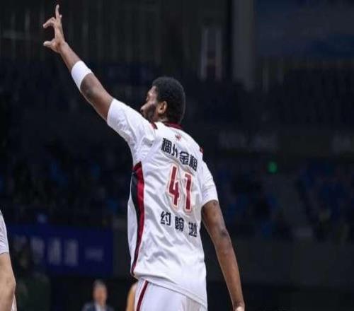 你可是頂薪??！讀秒階段，連犯2次低級錯誤，網(wǎng)友：趕緊退役吧！