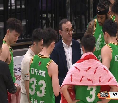 遼寧男籃六連勝，鄢手騏進(jìn)步明顯廣廈輕取吉林，上海送山東連敗