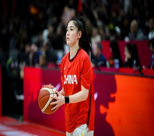 投不進，防不了，新人比3個老將年齡還大，她怎么進的中國女籃