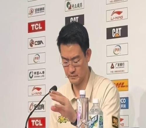 勝吉林采訪！王博強(qiáng)調(diào)第三節(jié)調(diào)整+曝卡爾頓有傷，胡金秋談傷情！