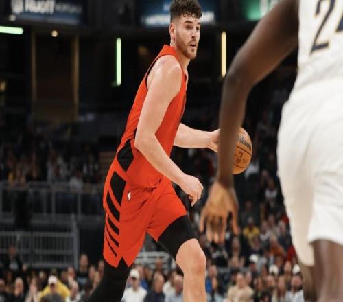 生涯之夜，克林根投籃19中10&三分5中3砍生涯新高28分+13板