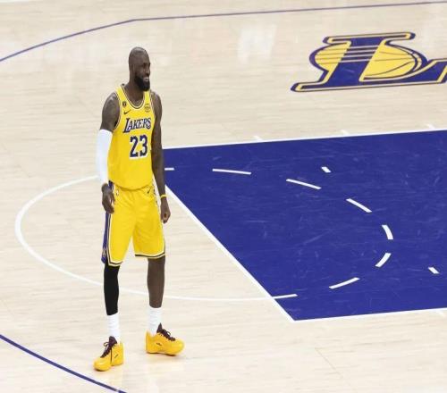 東詹70分！詹姆斯14次出手，一球未進，妥妥拖后腿！