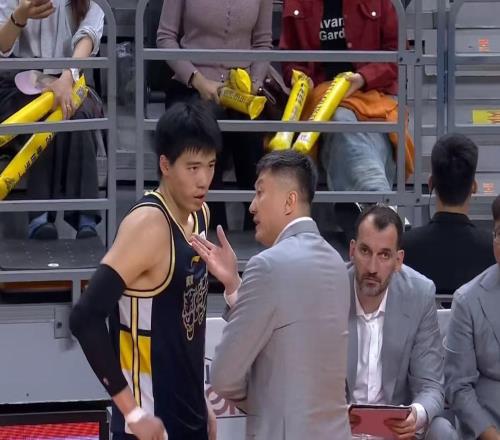 朱芳雨賭對了！廣東隊拒簽足尺寸大外援，又一國手內(nèi)線將馳援杜鋒