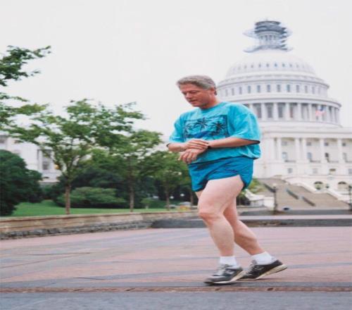 他們專賣“老頭鞋”，卻能簽下19歲NBA未來門面？