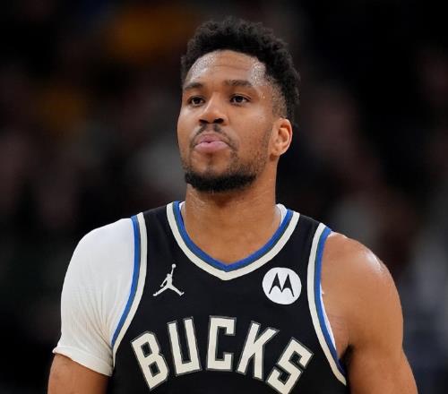 3年1.75億美金！字母哥拒絕賽季報(bào)銷(xiāo)！雄鹿隊(duì)錯(cuò)過(guò)交易最佳時(shí)機(jī)