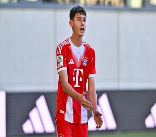 拜仁16歲小將帕維奇迎首秀，成為歐冠歷史首位登場的10后球員