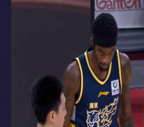 太適合廣東隊！CBA第一天賦中鋒打爆遼籃，這可是杜鋒的爭冠底牌