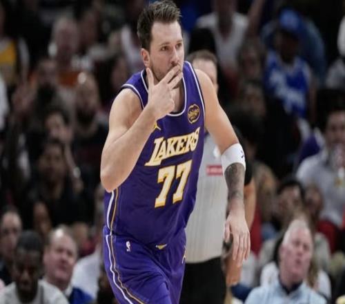 東契奇：能每晚看見(jiàn)詹姆斯并見(jiàn)證他的偉大，這種感覺(jué)棒極了