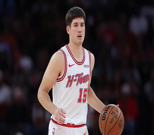 一旦進(jìn)攻受阻，火箭后場(chǎng)新星在防守端的短板也會(huì)被各種放大