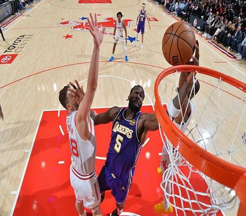 繼續(xù)著自己的強(qiáng)勢(shì)表現(xiàn)！湖人先發(fā)中鋒最近的態(tài)度值得肯定的