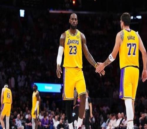 東詹同場砍下60+&三雙！1969年張伯倫&貝勒后首組隊友