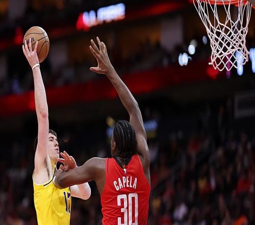 亂戰(zhàn)高手湖人鋒線新星面對(duì)火箭又一次扮演了“攪屎棍”的角色