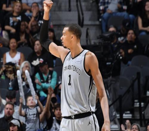 文班談絕殺：感覺非常刺激，季后賽來臨這也是一次很好的考驗(yàn)