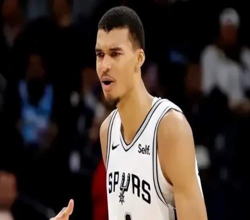 绝杀！马刺锁定季后赛，文班34+12，杰伦格林20中7，西部格局已定