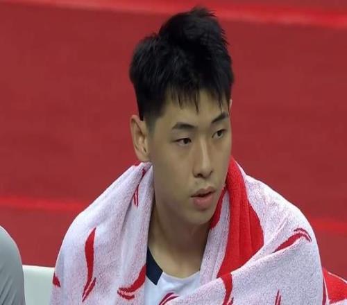 大冷门！广东遭倒数第2绝杀，崔永熙神勇，徐杰手感差，杜锋无奈