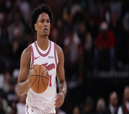 明明就是一個攻守兼?zhèn)涞膬?yōu)秀鋒線，但火箭卻非要讓他打控衛(wèi)