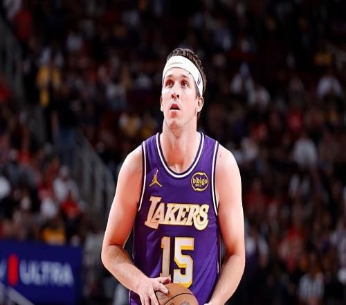 調(diào)整能力不錯！狀態(tài)平平的湖人后場大將主動減少了自己的出手次數(shù)