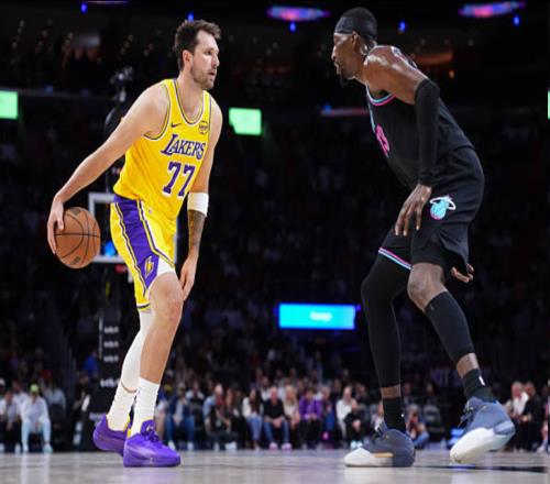 東契奇轟60分創(chuàng)多項神跡：8連勝期間均41分！賽后癱坐：我太累了