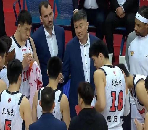 廣東隊1分慘敗江蘇，徹底服了，三人成混子拖累球隊