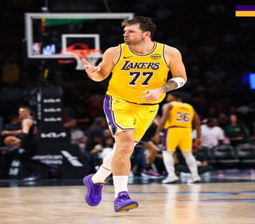 厲害炸了，東契奇30中18爆砍60分創(chuàng)湖人生涯新高&背靠背100分