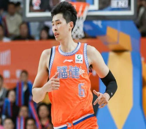 該進國家隊！面對周琦麥基獨攬25分10板，球迷：你比曾凡博強2檔