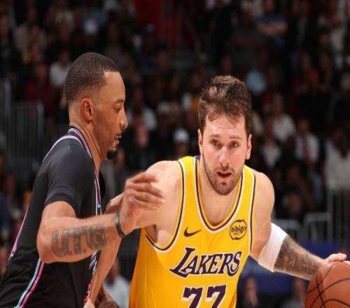 背靠背轰100分！东契奇疯狂两战刷爆纪录